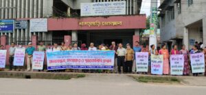 পার্বত্য প্রতিমন্ত্রী মীর হেলালকে অন্যত্র পদায়নের দাবিতে খাগড়াছড়িতে মানববন্ধন ও স্মারকলিপি