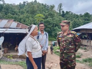 দুর্গম পাহাড়ে ১০৫ পরিবারের বিশুদ্ধ পানির জন্য গভীর নলকূপ ও সাবমারসিবল মোটর স্থাপন করল সেনাবাহিনী