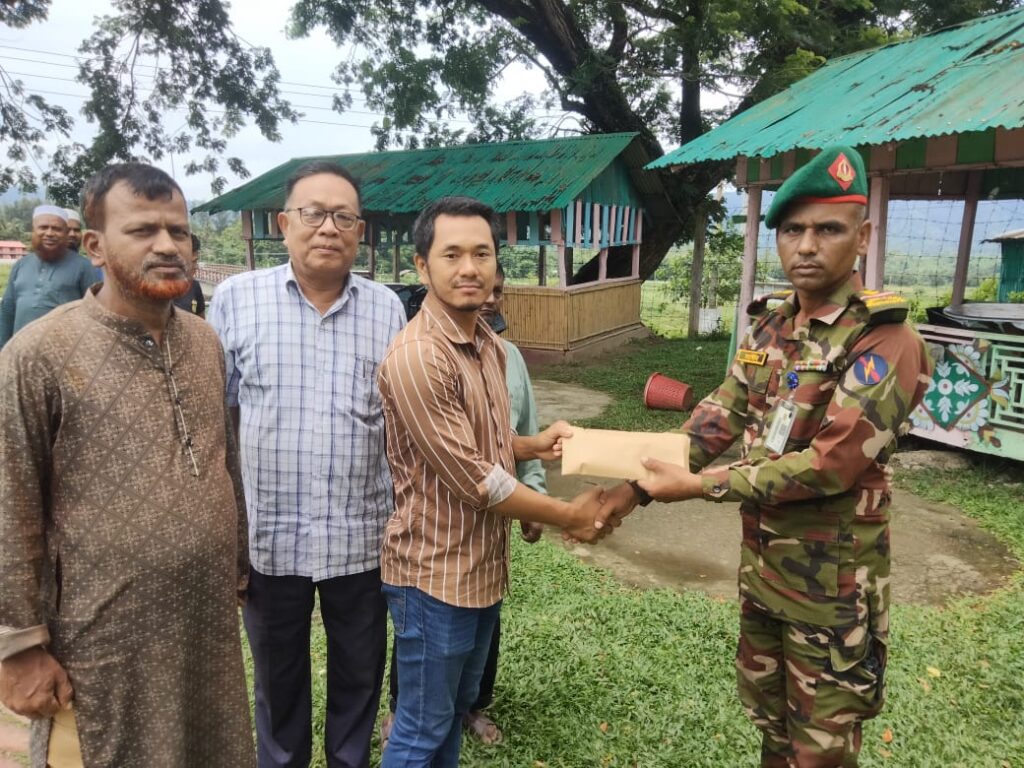 অসহায় মানুষের পাশে আলীকদম জোন: প্রায় ৩ লাখ টাকার অনুদান বিতরণ