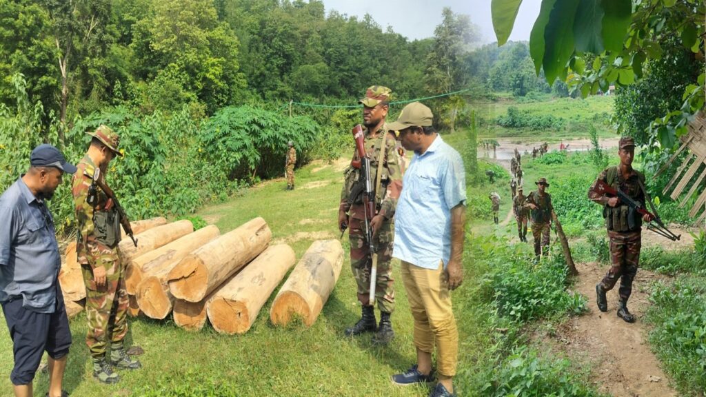জুরাছড়িতে সেনাবাহিনীর বিশেষ অভিযানে ৯০ লাখ টাকার অবৈধ কাঠ জব্দ