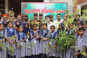 সবুজায়নের লক্ষ্যে আলীকদমে ৬৫ হাজার গাছের চারা রোপণের উদ্যোগ, শিক্ষার্থীদের মাঝে চারা বিতরণ
