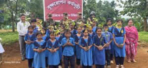 দুর্গম রনিন পাড়ায় বান্দরবান রিজিয়ন কমান্ডার, উন্নয়ন-সমস্যা নিয়ে সরাসরি কথা বললেন স্থানীয়দের সঙ্গে