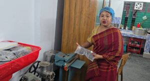 পাহাড়ের এক অদম্য নারী রেনেসাঁ চাকমার সফল উদ্যোক্তা হবার গল্প 
