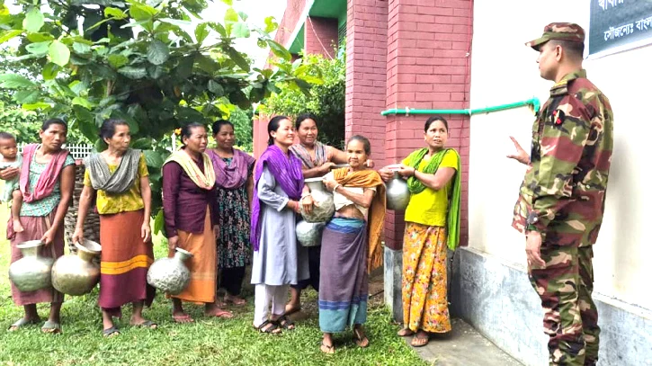 লোগাংয়ের দুর্গম চিকনচান পাড়ায় শতাধিক পাহাড়ি পরিবারের জন্য নিরাপদ পানির ব্যবস্থা করল সেনাবাহিনী