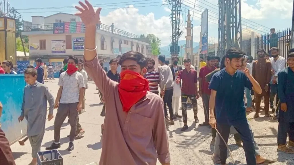 অর্থনৈতিক ও প্রশাসনিক সংস্কারের দাবিতে বিক্ষোভে উত্তাল আজাদ কাশ্মির, নিহত ২৪