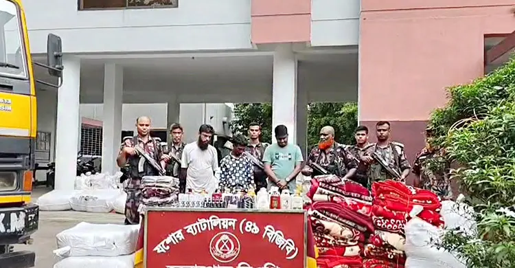ত্রাণ তহবিলের নামে কোটি টাকার পণ্য পাচার, রাজস্ব কর্মকর্তাসহ আটক ৩