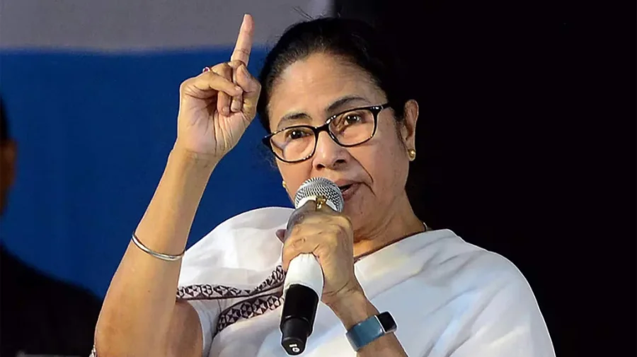 পশ্চিমবঙ্গে ভাঙনের মুখে মমতার দল তৃণমূল, সব কমিটি বাতিল
