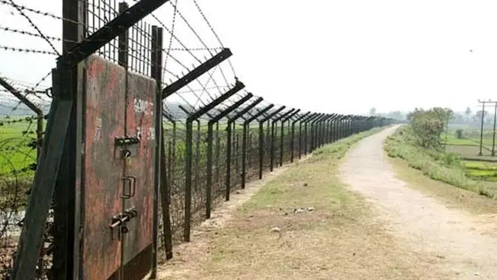 নওগাঁর সাপাহার সীমান্তে ৯ জনকে পুশ ইনের চেষ্টা, বিজিবির বাধায় শূন্যরেখায় অবস্থান