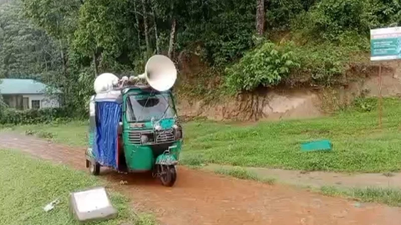 টেকনাফে টানা বর্ষণ: পাহাড়ধসের শঙ্কায় ঝুঁকিপূর্ণ বসতিদের সরে যেতে মাইকিং