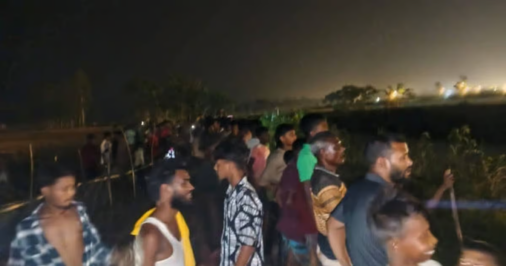 বিজিবির পাশে সীমান্তবাসী, রাতভর পাহারায় পাঁচ শতাধিক বাংলাদেশি