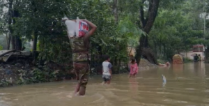 খাগড়াছড়ি ও ফটিকছড়িতে বন্যাদুর্গত মানুষের পাশে মাটিরাঙ্গা জোন, দুই শতাধিক পরিবার পেল সহায়তা
