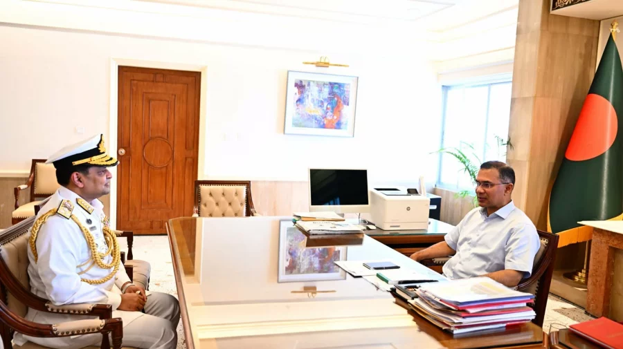 প্রধানমন্ত্রীর সঙ্গে নবনিযুক্ত নৌবাহিনী প্রধানের সাক্ষাৎ