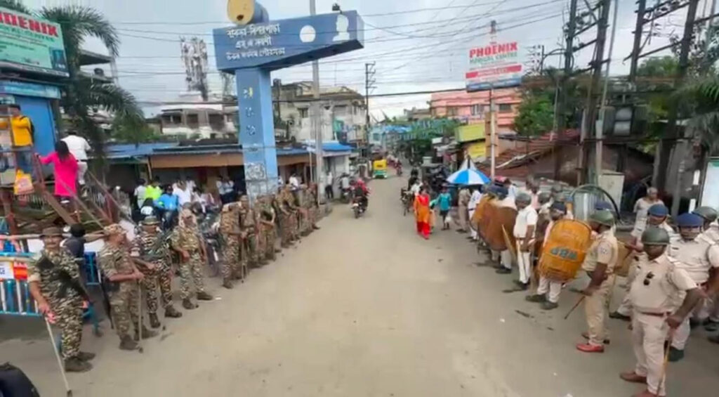 কলকাতা বিমানবন্দরের বাঁকড়া মসজিদ বিতর্ক, ঘিরে রেখেছে পুলিশ-কেন্দ্রীয় বাহিনী