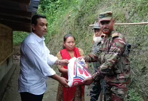 খাগড়াছড়ি ও ফটিকছড়িতে বন্যাদুর্গত মানুষের পাশে মাটিরাঙ্গা জোন, দুই শতাধিক পরিবার পেল সহায়তা