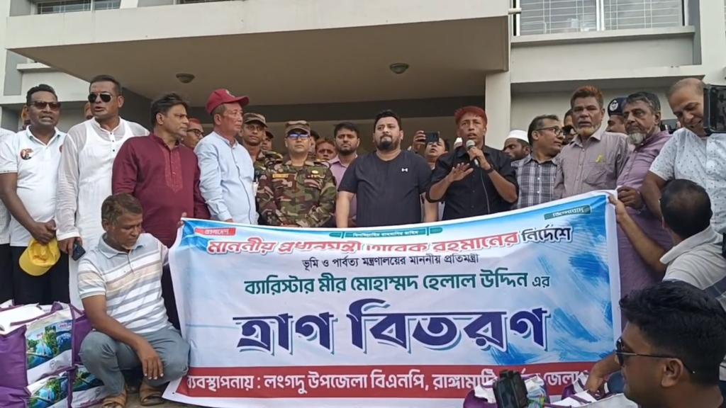 লংগদুর বন্যাকবলিত এলাকা পরিদর্শনে পার্বত্য প্রতিমন্ত্রী, নানিয়ারচর–লংগদু সড়ক দ্রুত সংস্কারের আশ্বাস