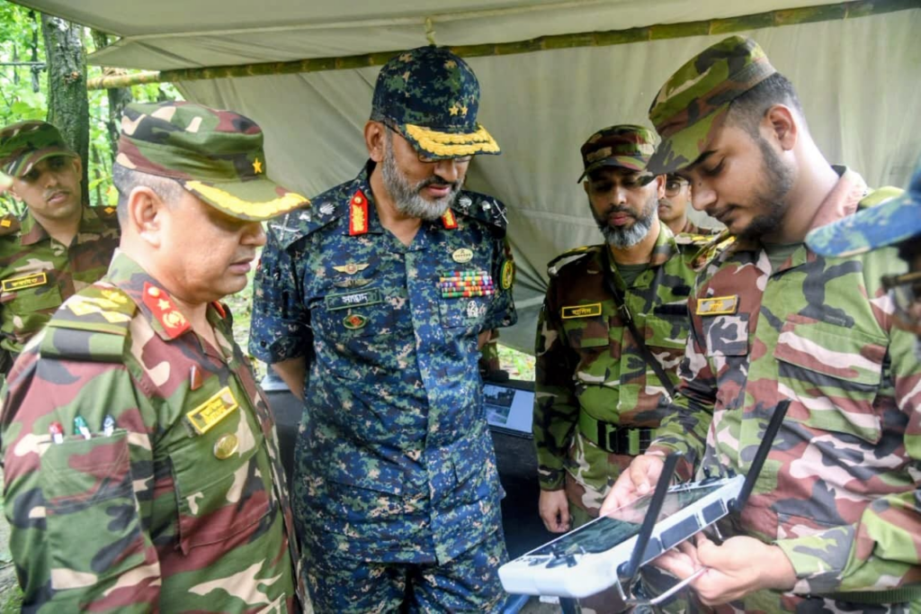 সেনাবাহিনীর গ্রীষ্মকালীন মহড়া পরিদর্শন করলেন আনসার-ভিডিপির মহাপরিচালক