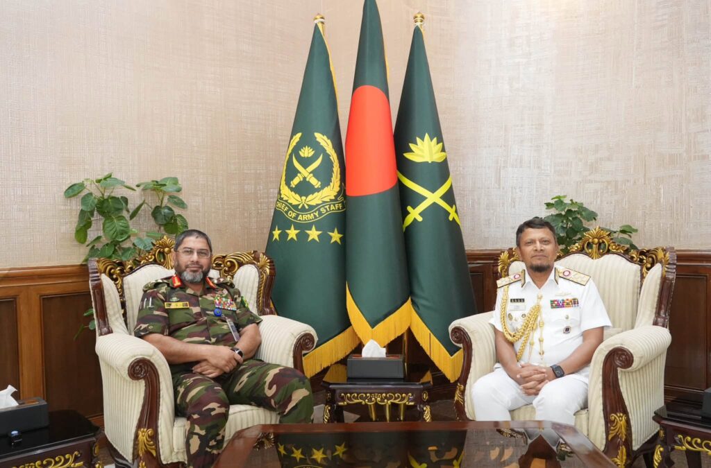 সেনাপ্রধানের সঙ্গে বিদায়ী সৌজন্য সাক্ষাৎ করলেন নৌবাহিনী প্রধান