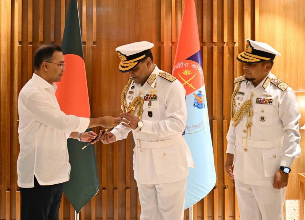 আনুষ্ঠানিকভাবে নৌবাহিনী প্রধানের দায়িত্ব নিলেন মিসবাহ উল আজীম