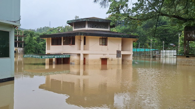 বান্দরবানে বন্যা পরিস্থিতির উন্নতি, তবে স্বাভাবিক হয়নি সড়ক যোগাযোগ