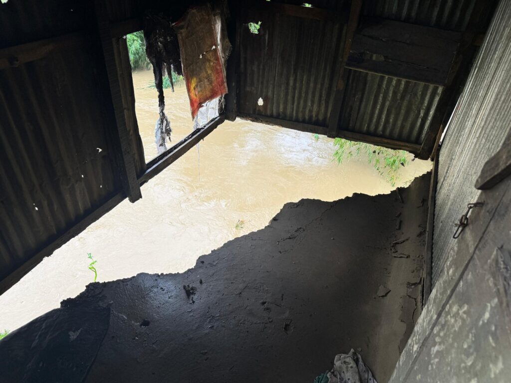 মাটিরাঙ্গায় ভারী বর্ষণে নদীগর্ভে বিলীন দুটি বসতঘর