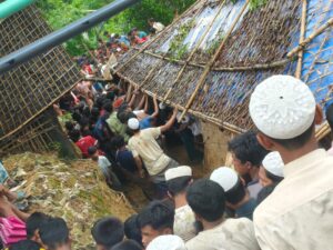 উখিয়ায় রোহিঙ্গা ক্যাম্পে মাদ্রাসায় পাহাড়ধস, চার শিক্ষার্থী নিহত