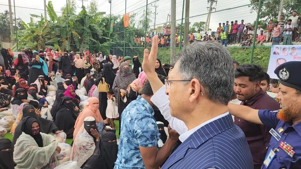 চকরিয়ায় বন্যাদুর্গতদের পাশে থাকার আশ্বাস স্বরাষ্ট্রমন্ত্রীর
