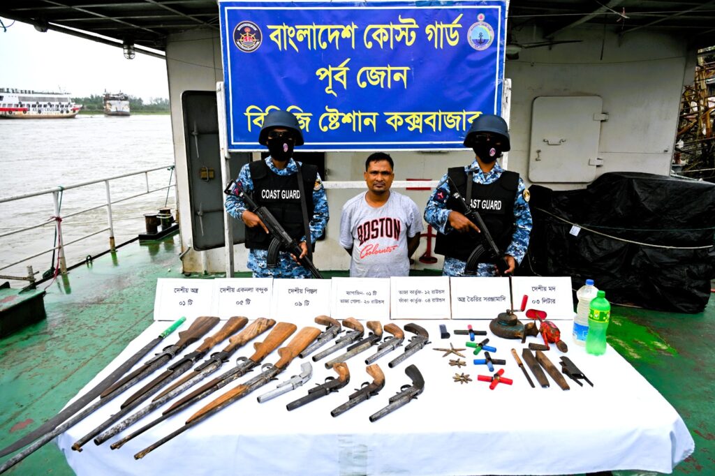 মহেশখালীতে কোস্ট গার্ডের অভিযানে অস্ত্র-গোলাবারুদসহ ‘মিন্টু বাহিনীর’ প্রধান আটক