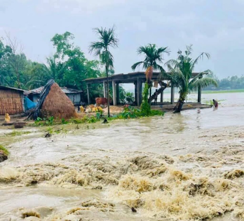 টানা বৃষ্টিতে বিপর্যস্ত কক্সবাজার, খোলা হয়েছে ৬৪০ আশ্রয়কেন্দ্র