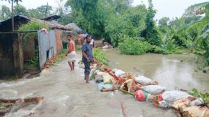 টানা বৃষ্টিতে বিপর্যস্ত কক্সবাজার, খোলা হয়েছে ৬৪০ আশ্রয়কেন্দ্র