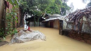 টানা বৃষ্টিতে বিপর্যস্ত কক্সবাজার, খোলা হয়েছে ৬৪০ আশ্রয়কেন্দ্র