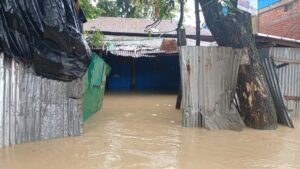 টানা বৃষ্টিতে বিপর্যস্ত কক্সবাজার, খোলা হয়েছে ৬৪০ আশ্রয়কেন্দ্র