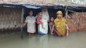 বন্যায় সবচেয়ে ঝুঁকিতে শিশুরা: সচেতনতাই হতে পারে জীবন বাঁচানোর উপায়