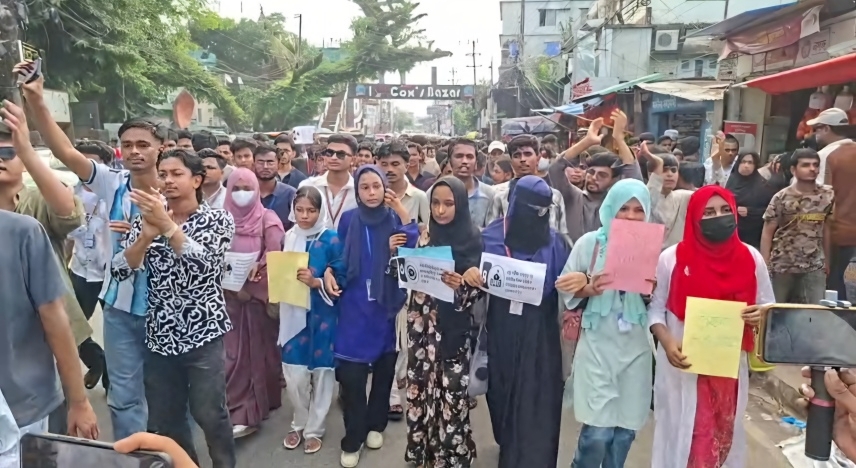 বন্যাকবলিত এলাকায় এইচএসসি পরীক্ষা: কক্সবাজারে শিক্ষার্থীদের বিক্ষোভ
