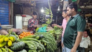 বন্যার ধাক্কায় কক্সবাজারে সবজির দাম কেজিতে বেড়েছে ৪০ থেকে ১০০ টাকা