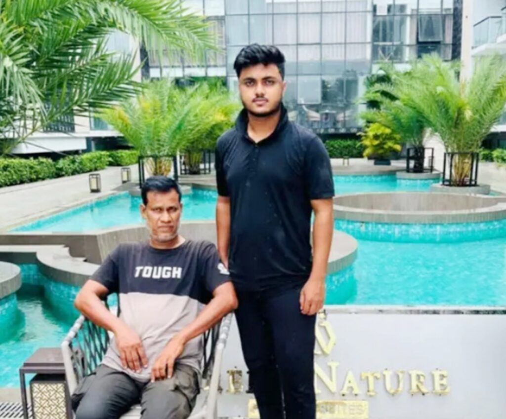 কক্সবাজার সৈকতে গোসলে নেমে বাবা নিখোঁজ, ছেলেকে জীবিত উদ্ধার