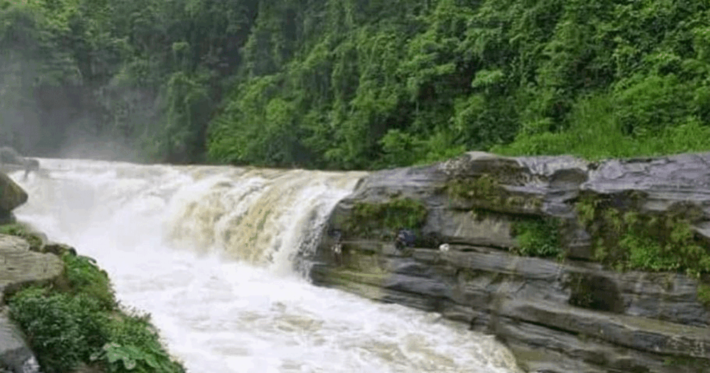 প্রতিকূল আবহাওয়ায় থানচি-তিন্দুমুখ নৌপথ ৩০ জুলাই পর্যন্ত বন্ধ