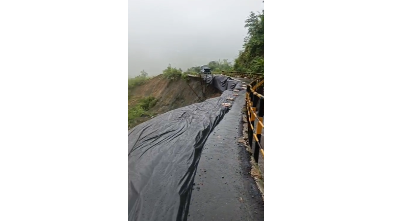টানা বর্ষণে রাজস্থলীর উদয়াচরে সড়ক ধস, ফারুয়া ইউনিয়নের সঙ্গে যোগাযোগ বিচ্ছিন্ন