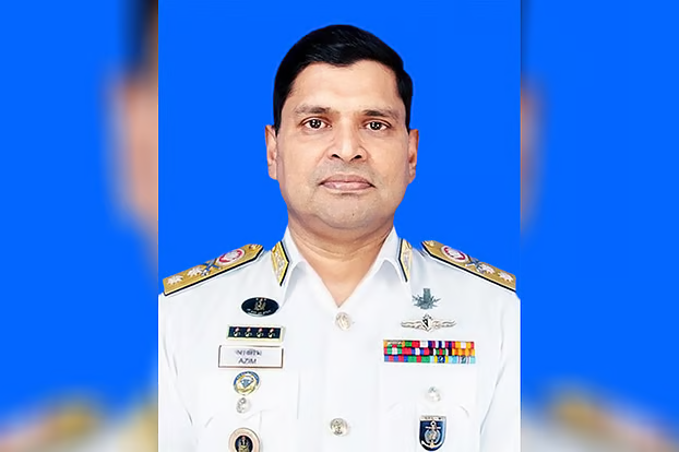নতুন নৌবাহিনী প্রধান হিসেবে নিয়োগ পেলেন মিসবাহ উল আজীম