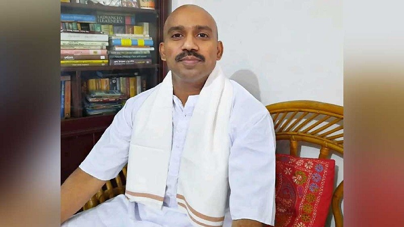 টেলিগ্রামে সরকার উৎখাতের ‘পরিকল্পনা’, শিক্ষক কল্যাণাংশু নাহা সাময়িক বরখাস্ত