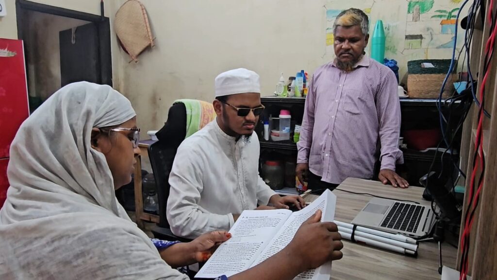 দৃষ্টির আলো নেই, আছে স্বপ্ন: শ্রুতিলেখক সংকটে অনিশ্চয়তায় বান্দরবানের দৃষ্টিপ্রতিবন্ধী ইমতিয়াজুল