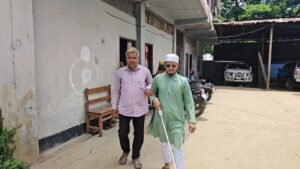 দৃষ্টির আলো নেই, আছে স্বপ্ন: শ্রুতিলেখক সংকটে অনিশ্চয়তায় বান্দরবানের দৃষ্টিপ্রতিবন্ধী ইমতিয়াজুল