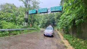 টানা বৃষ্টিতে বান্দরবানে পাহাড়ধসের শঙ্কা, ঝুঁকিপূর্ণ বাসিন্দাদের নিরাপদে সরে যেতে মাইকিং