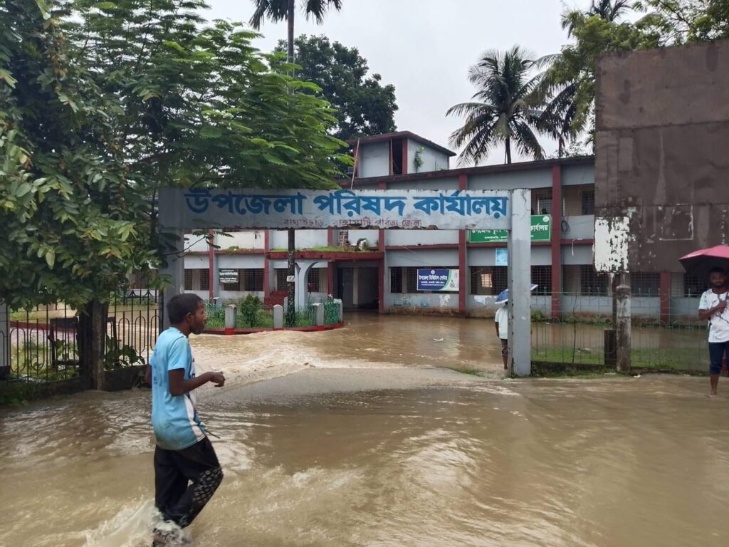 টানা বৃষ্টি ও পাহাড়ি ঢলে বাঘাইছড়ির নিম্নাঞ্চল প্লাবিত, সাজেকে আটকা প্রায় ৬০০ পর্যটক