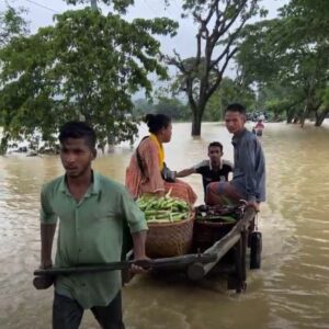 টানা বৃষ্টিতে বিপর্যস্ত রাঙামাটি, আশ্রয়কেন্দ্রে প্রায় ৭০০ মানুষ; সড়ক যোগাযোগ ব্যাহত