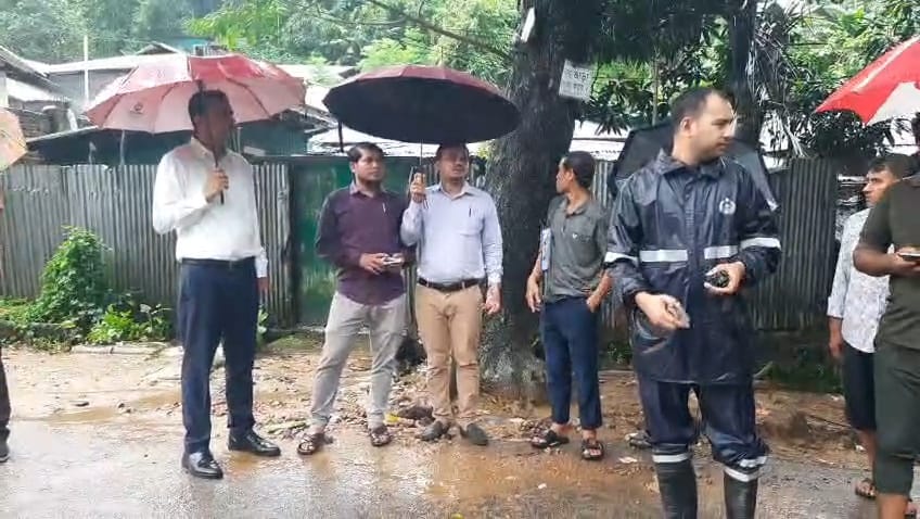 বান্দরবানে পাহাড়ধসে ক্ষতিগ্রস্ত ৩ বসতঘর, ঝুঁকিপূর্ণ এলাকা থেকে ৭ পরিবারকে সরিয়ে নিল প্রশাসন