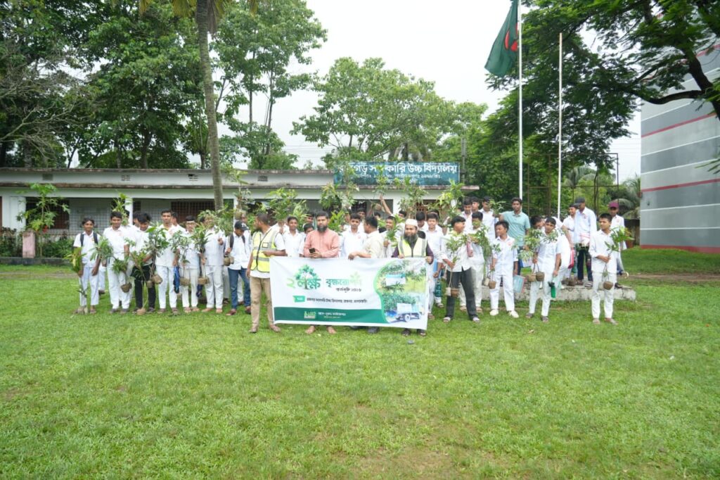 খাগড়াছড়িতে আস-সুন্নাহ ফাউন্ডেশনের ২ লাখ বৃক্ষরোপণ কর্মসূচি, শিক্ষার্থীদের মাঝে চারা বিতরণ