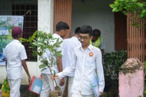 খাগড়াছড়িতে আস-সুন্নাহ ফাউন্ডেশনের ২ লাখ বৃক্ষরোপণ কর্মসূচি, শিক্ষার্থীদের মাঝে চারা বিতরণ