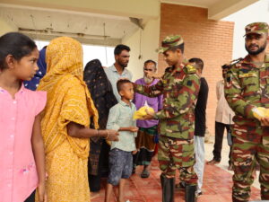 বন্যাদুর্গত মানুষের পাশে দীঘিনালা জোন: ১৬ আশ্রয়কেন্দ্রে ৭৫১ জনের মাঝে খাবার ও ত্রাণ সামগ্রী বিতরণ