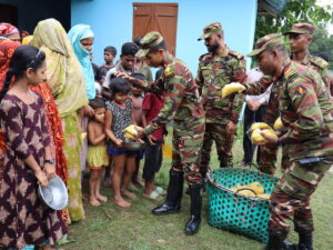 বন্যাদুর্গত মানুষের পাশে দীঘিনালা জোন: ১৬ আশ্রয়কেন্দ্রে ৭৫১ জনের মাঝে খাবার ও ত্রাণ সামগ্রী বিতরণ