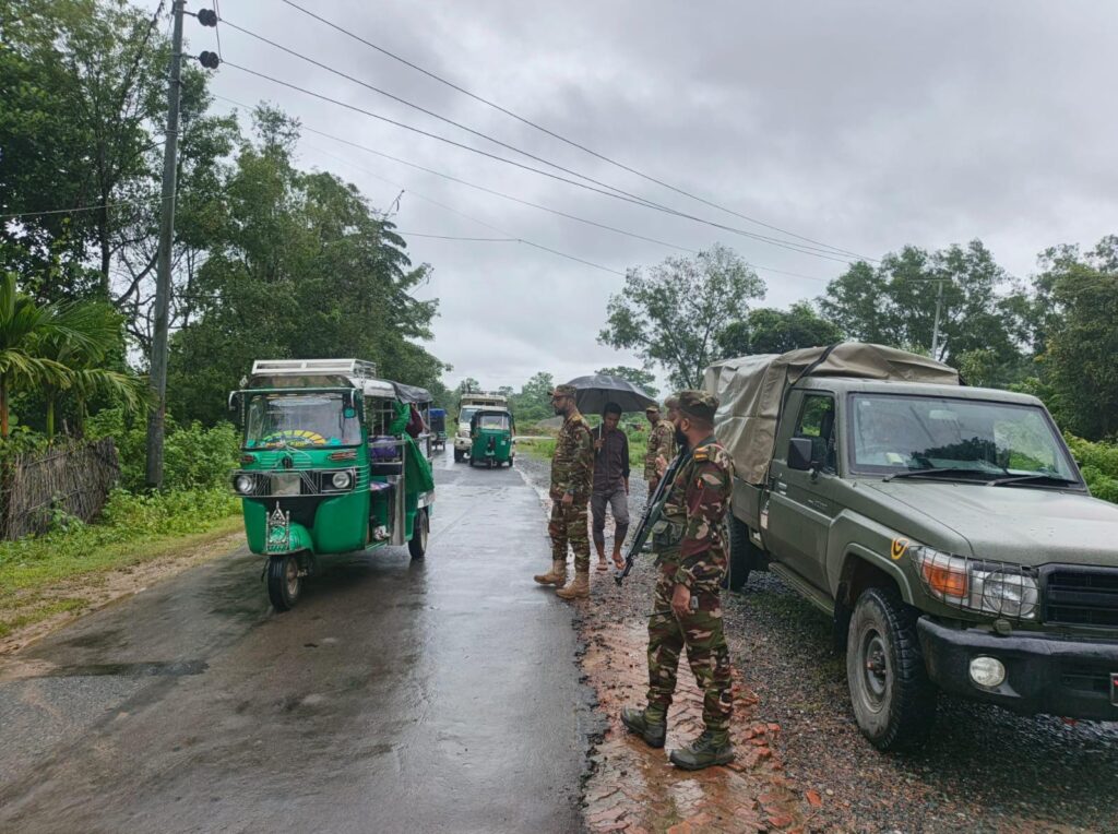 সেনাবাহিনীর নিরাপত্তায় সাজেক ছাড়লেন আটকে পড়া ৪২১ পর্যটক